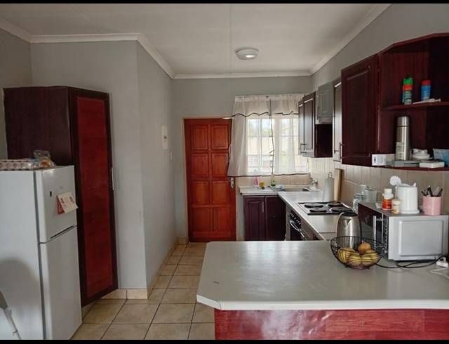 2 BEDROOM PROPERTY TO RENT IN LADANNA